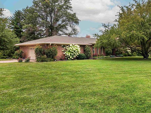 3rd image of 1834 Sassafras Dr