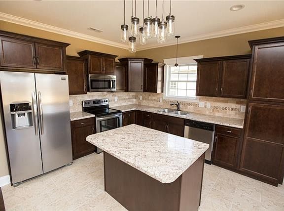 2nd image of 1859 Camelot Dr