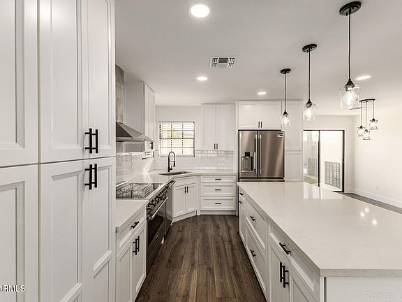 4th image of 1411 E ROSEMONTE Drive