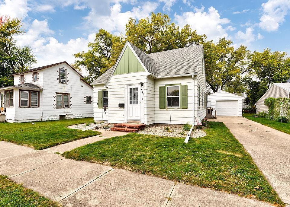 1st image of 619 E 6th St