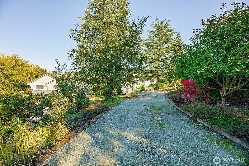 4th image of 4517 Edgemont Place