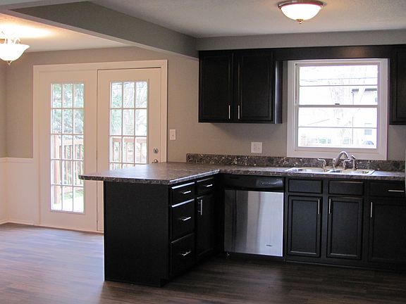 4th image of 7004 Blackhawk Ln