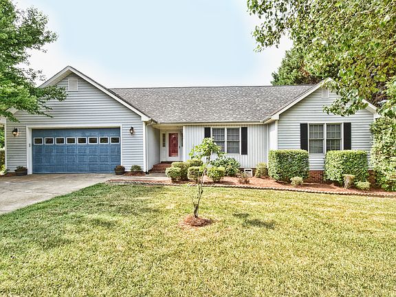 2nd image of 104 Summerchase Ln