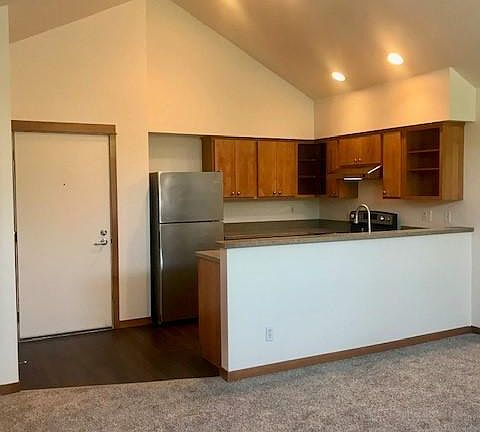 3rd image of 210 Camelia Loop NE