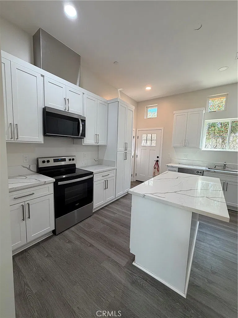 2 bed, 1300 sqft, $3,400 — Photo 1