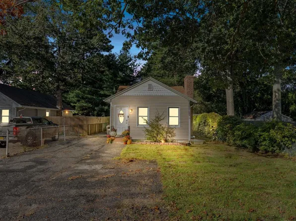 42 Lookout Drive, Sound Beach, NY 11789