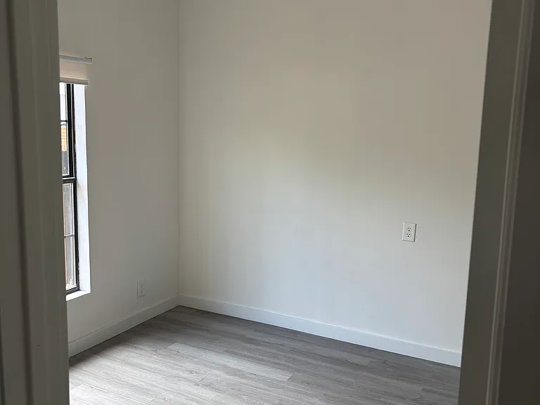 1313 Holly St — Photo 3