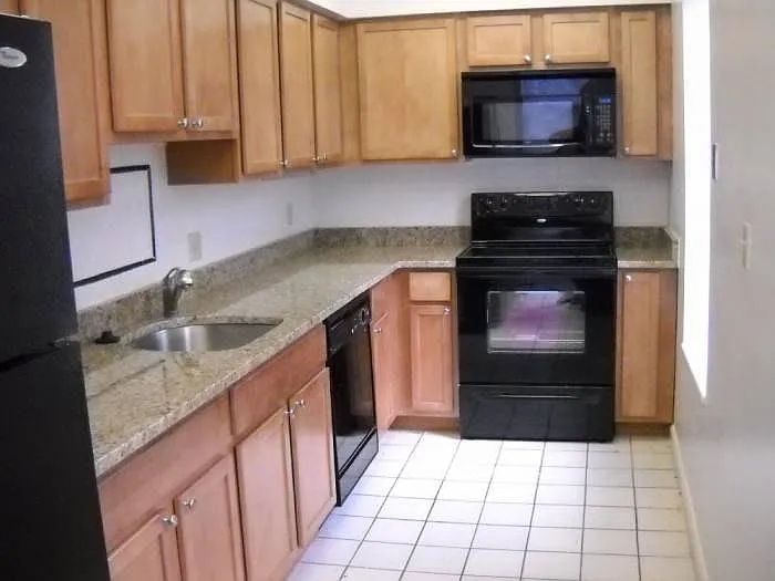 2 bed, 1.5 bath, 900 sqft, $1,375 — Photo 1