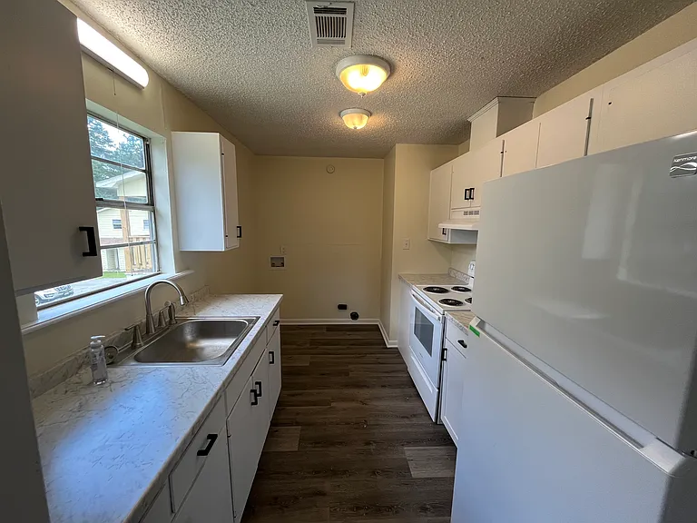 313 Potts Dr #J — Photo 1