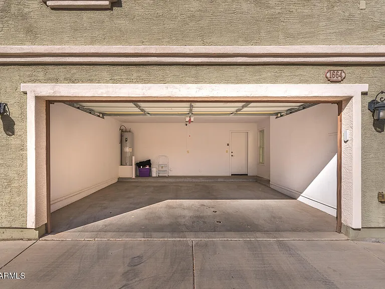 1664 E Bridgeport Pkwy — Photo 18