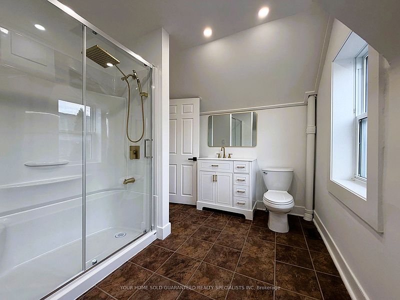 Aurora House for rent - 2 Bedrooms — photo 3