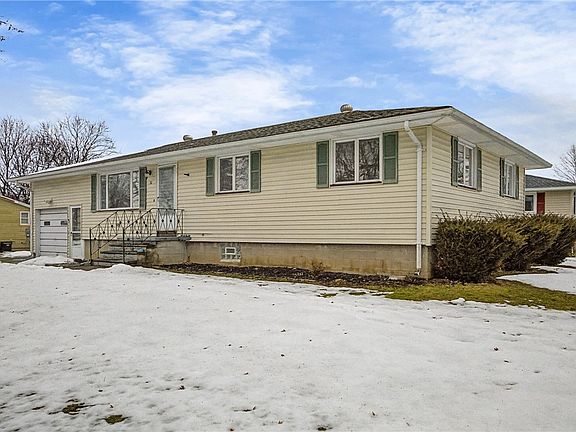 4th image of 32 Drexel Dr