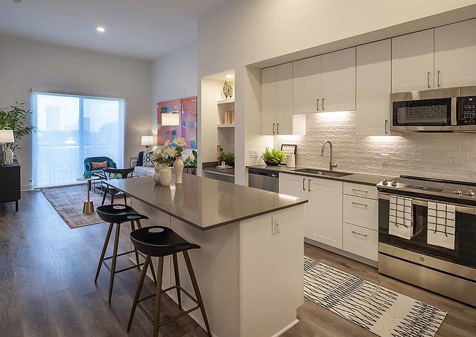 1st image of 102 Dennis St #810
