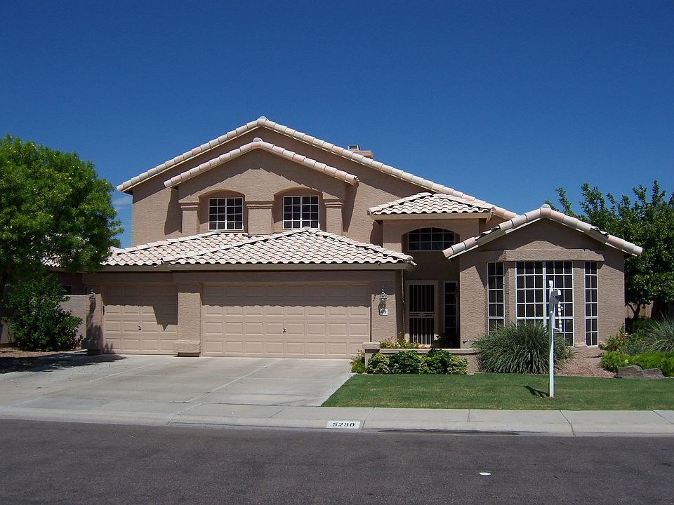 Great Curb Appeal!