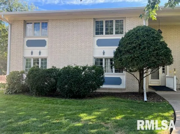 940 17th St APT 4, Moline, IL 61265