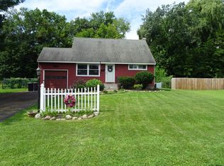 5 Colt Rd, Albany, NY 12205