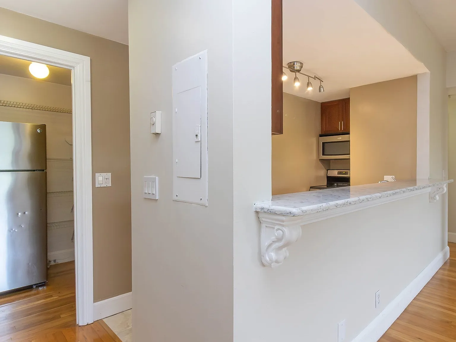 2 bed, 1.0 bath, 775 sqft, $3,700 — Photo 3