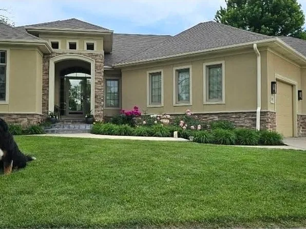 1016 Shoal Dr, Carter Lake, IA 51510
