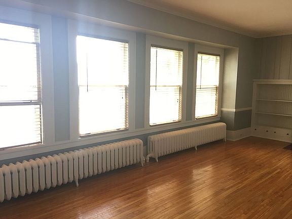 Living room with wonderful v