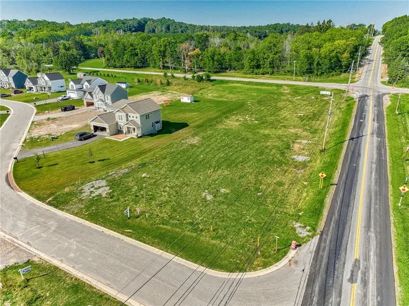550 Valley Ct, Victor, NY 14564