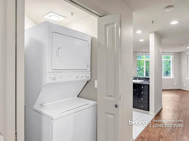 611 Highland Dr #203 — Photo 6