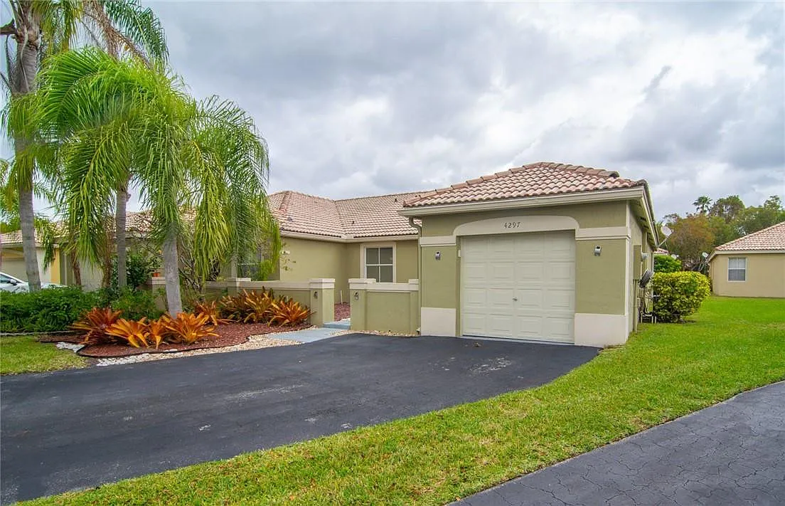 2 bed, 2.0 bath, 1208 sqft, $3,000 — Photo 2