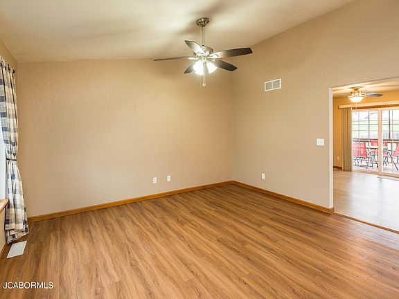 3rd image of 3932 Buckingham Park