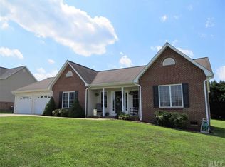 151 Freshfield Dr, Hudson, NC 28638