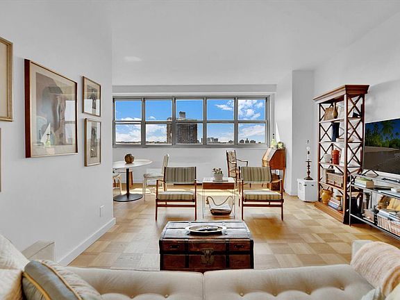 3rd image of 555 Kappock St APT 4U