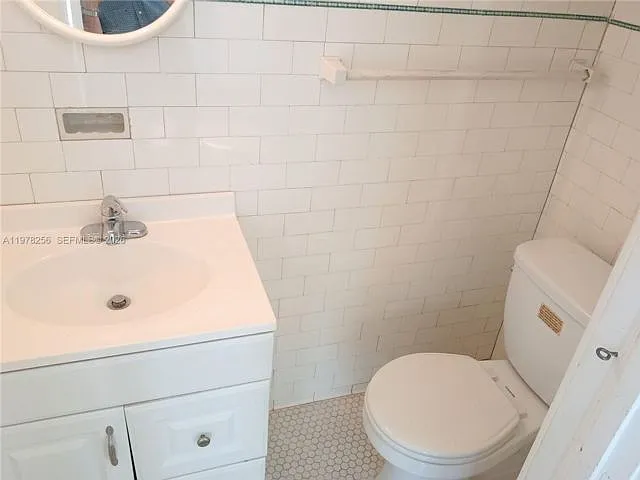 2346 SW 20th St — Photo 8