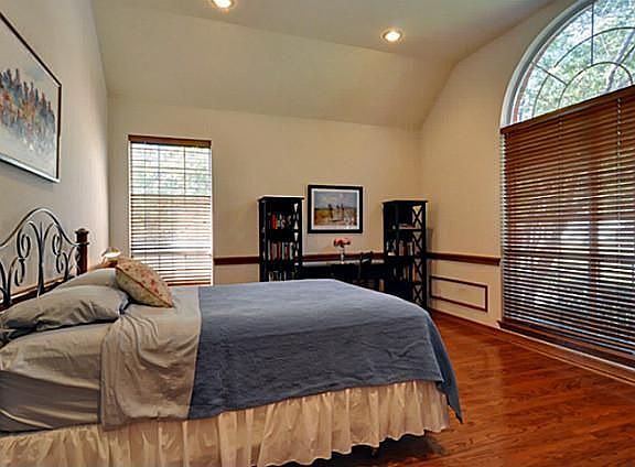 3rd image of 310 Waterford Ct