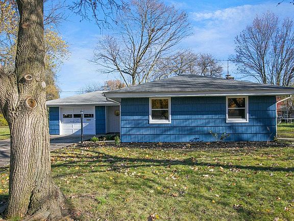 2nd image of 2118 Hawthorne Dr