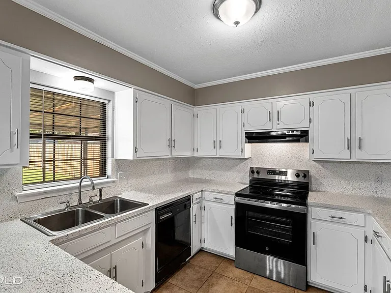 2542 Spruce Dr — Photo 29