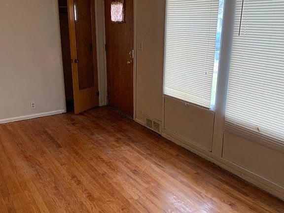 3rd image of 8556 Stawell St