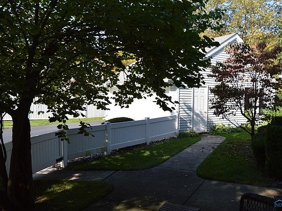 4th image of 11 Olde Orchard Dr