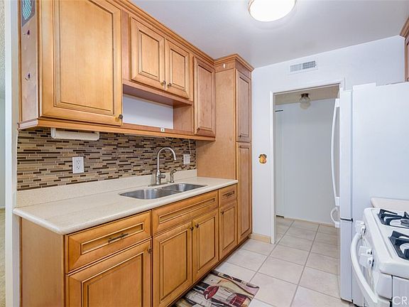 3rd image of 11813 Runnymede St #28