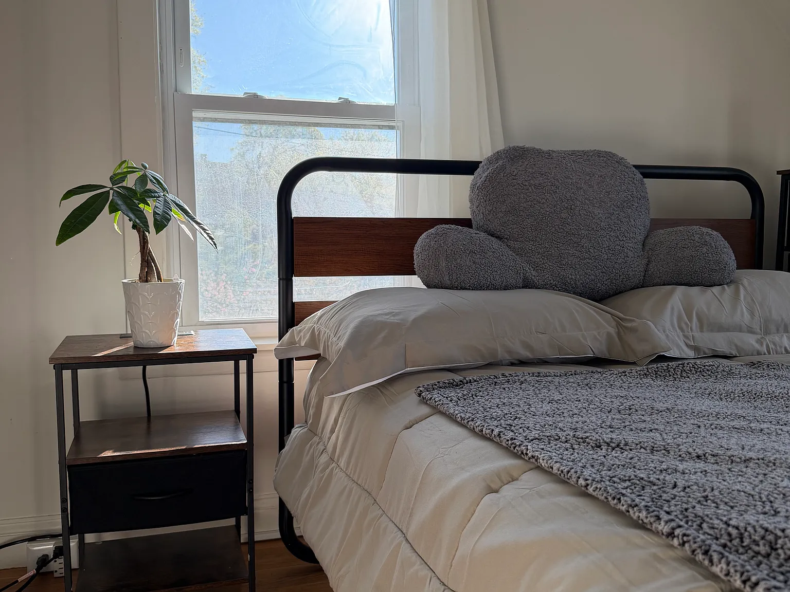3 bed, 820 sqft, $1,300 — Photo 4