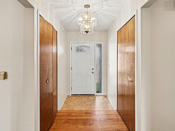 3rd image of 33221 Clifton Dr