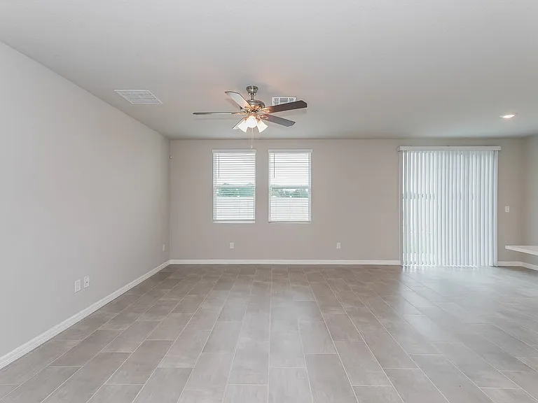 38981 Harlow Rose Dr — Photo 4