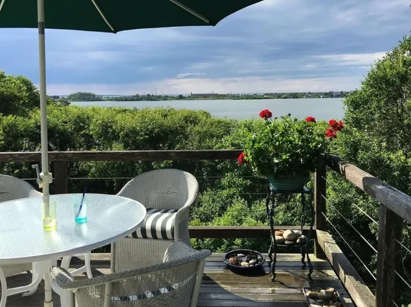 31 S Endicott Pl, Montauk, NY 11954