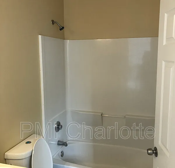 6710 Mallard Park Dr #8 — Photo 10
