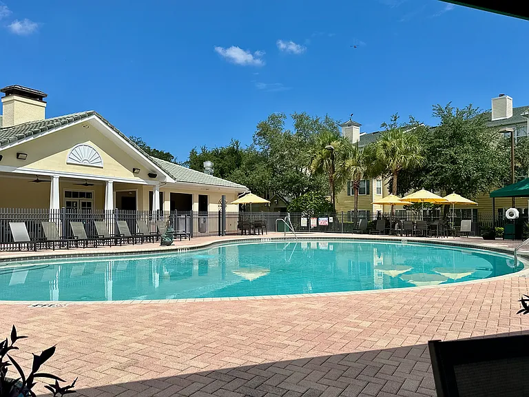 WINDSOR CLUB AT SEVEN OAKS — Photo 8