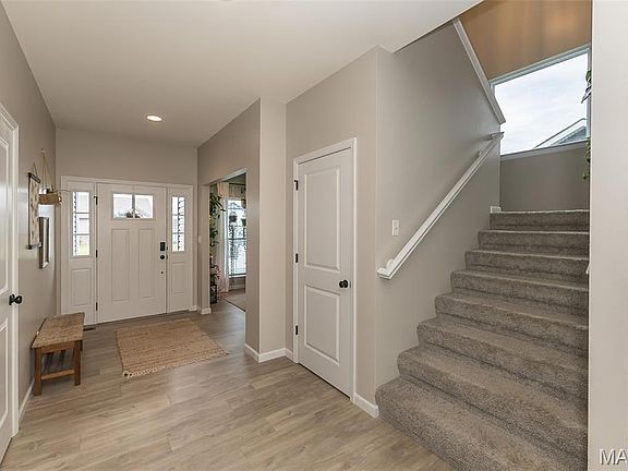 5th image of 105 River Rock Dr