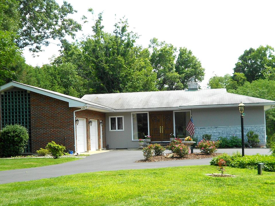1st image of 16 Dunhill Dr