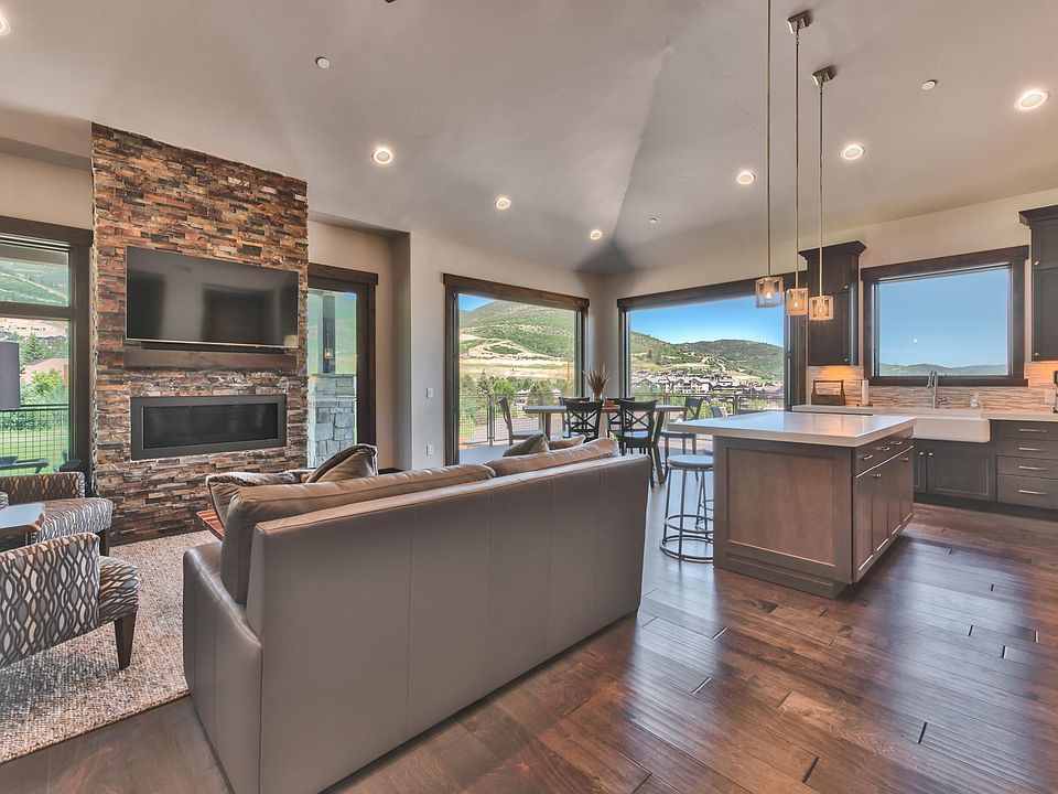 1st image of 3793 Blackstone Dr #3D