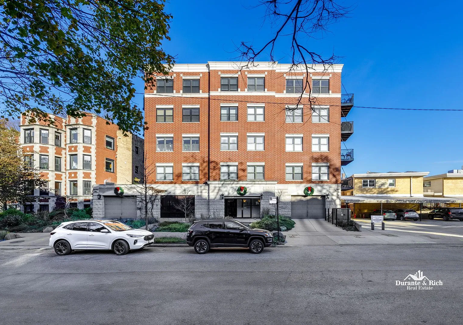 Rare 2-bedroom Condo On Lake Michigan in Chicago — Photo 2
