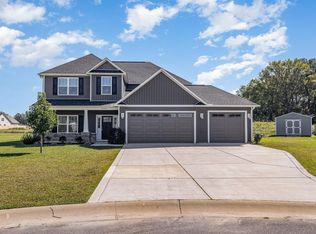 2304 Cloudspin Ct, Hope Mills, NC 28348