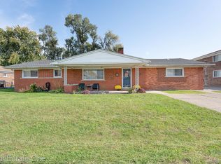 2475 8th St, Wyandotte, MI 48192