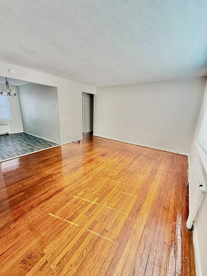 2 Bedroom Apartment in Autumn Park — Photo 2