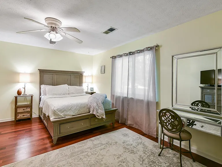 2598 Redfield Dr — Photo 15